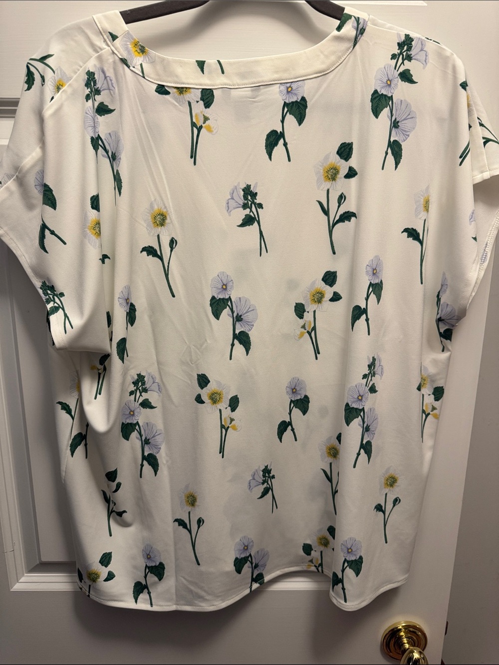 Ann Taylor White V-Neck Floral Short Sleeve Blouse - Picture 3 of 4